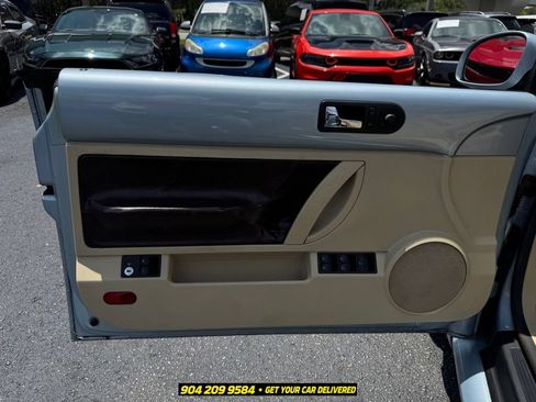 Used 2010 Volkswagen Beetle Convertible FWD image 21