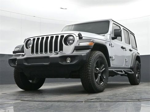 Used 2022 Jeep Wrangler Unlimited Sport image 9