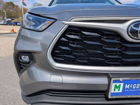 Used 2025 Toyota Highlander XLE AWD/4WD image 10