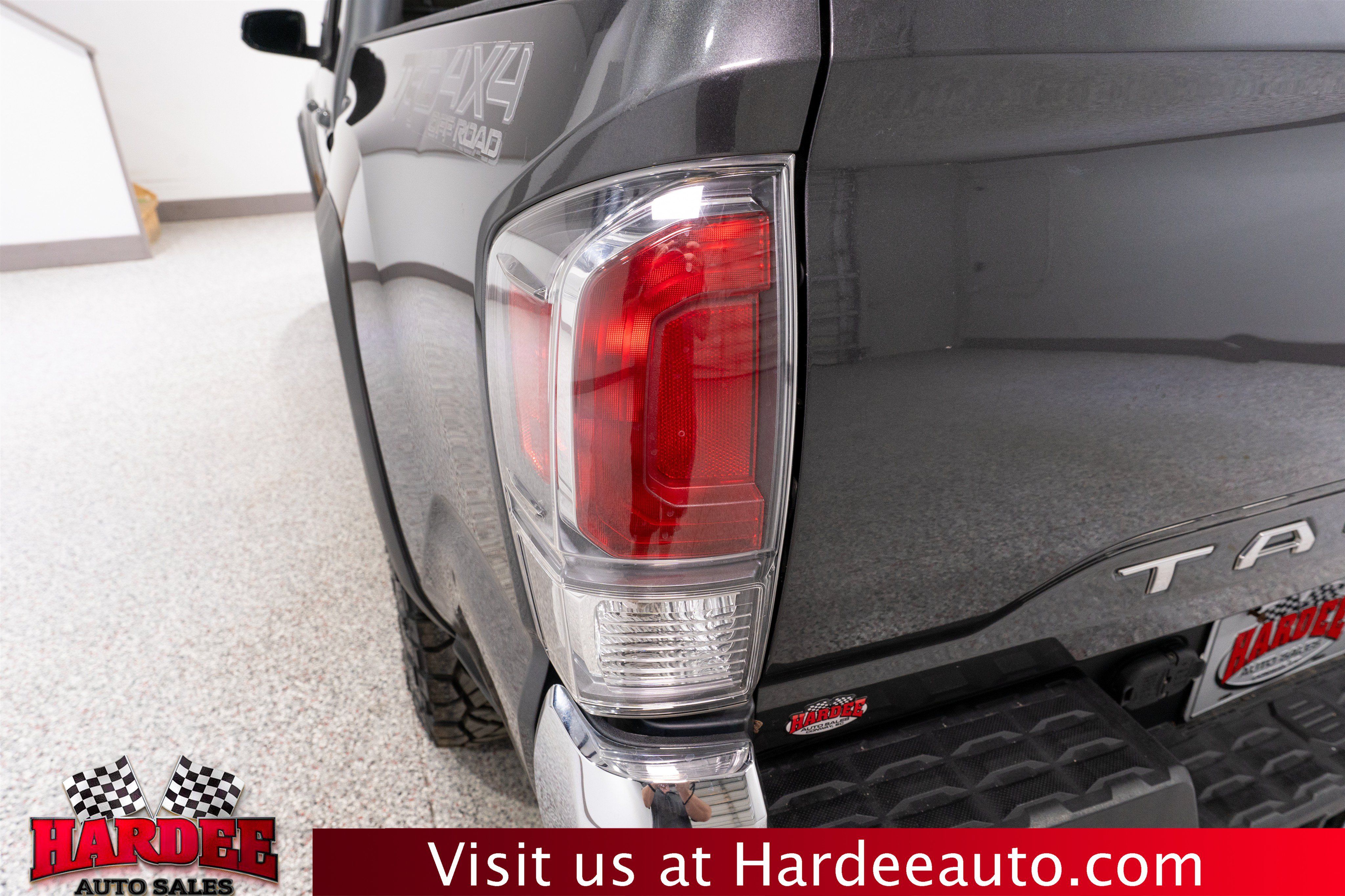 Used 2020 Toyota Tacoma TRD Off-Road AWD/4WD image 9
