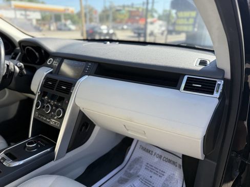 Used 2017 Land Rover Discovery Sport SE image 26