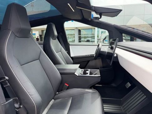 Used 2024 Tesla Cybertruck AWD Crew Cab image 23