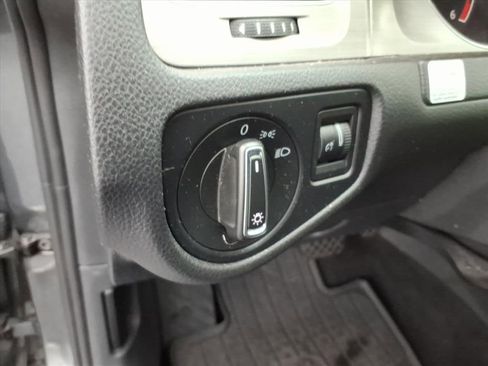 Used 2015 Volkswagen Golf TDI S image 27