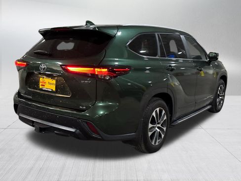 Used 2025 Toyota Highlander XLE AWD/4WD image 6