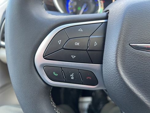 Certified 2024 Chrysler Pacifica Limited image 24