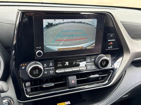 Used 2023 Toyota Highlander XLE image 13