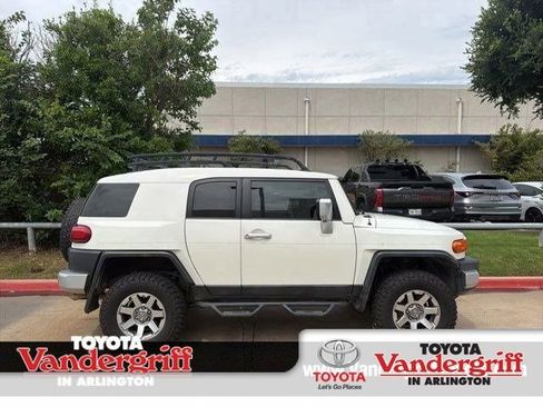 Used 2014 Toyota FJ Cruiser 4WD w/ Convenience Package image 1