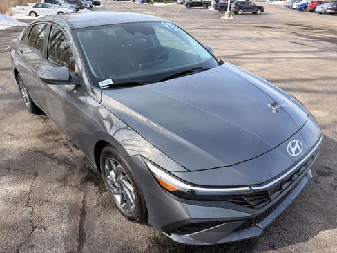Used 2024 Hyundai Elantra SEL image 1