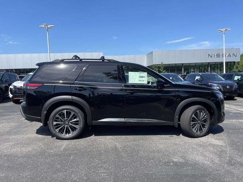 New 2026 Nissan Pathfinder Platinum FWD image 2