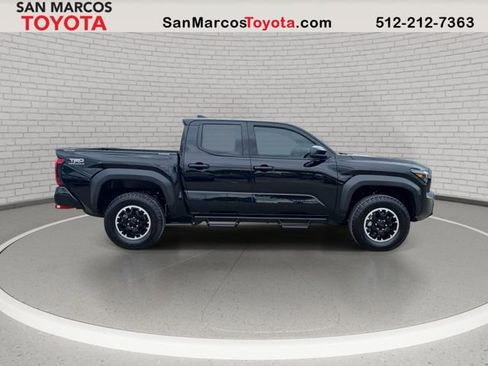 Used 2025 Toyota Tacoma TRD Off-Road image 4