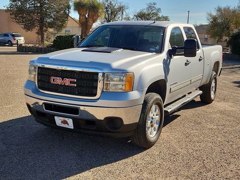 Used 2011 GMC Sierra 2500 SLE image 1