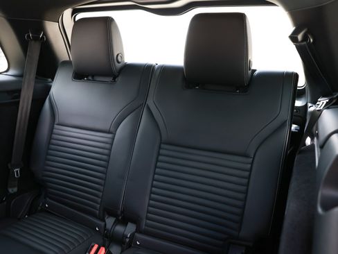 Used 2024 Land Rover Discovery Metropolitan Edition AWD/4WD image 33