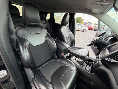 Used 2019 Jeep Cherokee Latitude Plus FWD image 20