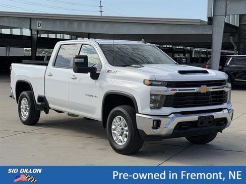 Used 2024 Chevrolet Silverado 2500 LT w/ All Star Edition AWD/4WD image 2