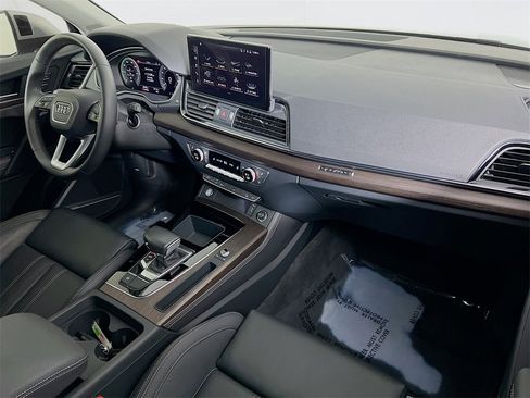 Used 2023 Audi Q5 e Premium Plus w/ Premium Plus Package image 30