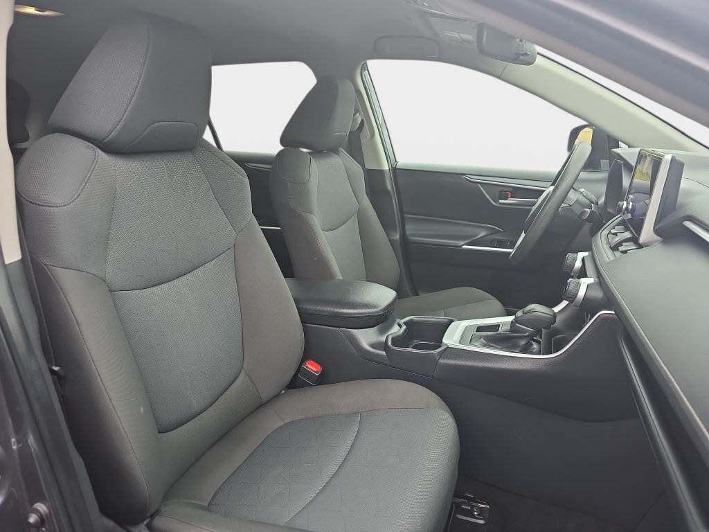 Used 2025 Toyota RAV4 XLE AWD/4WD image 12
