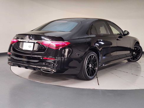 Used 2023 Mercedes-Benz S 580 4MATIC Sedan image 2