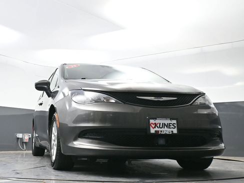 Used 2023 Chrysler Voyager LX FWD image 50