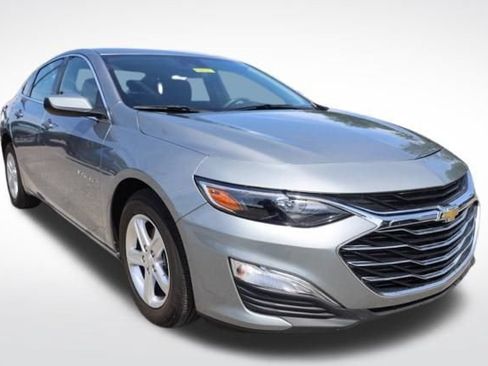 Used 2025 Chevrolet Malibu LS FWD image 3