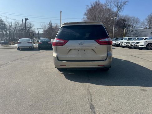 Used 2017 Toyota Sienna XLE image 8