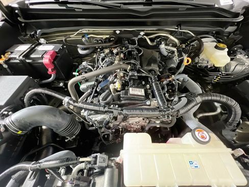 Certified 2025 Toyota Tacoma TRD Off-Road AWD/4WD image 27