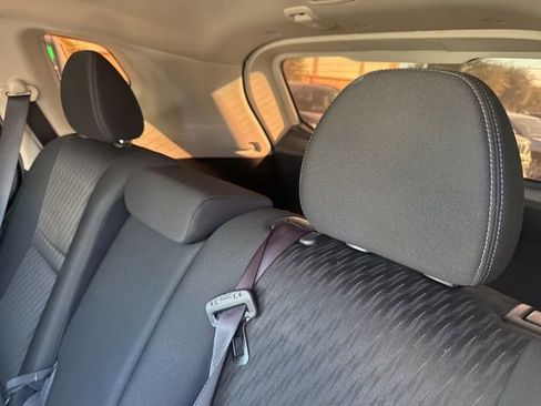 Used 2019 Nissan Rogue SV image 8