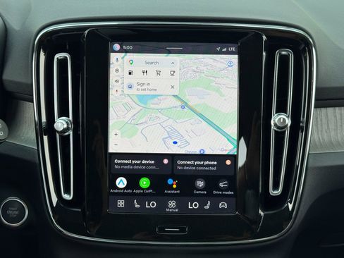 Used 2023 Volvo XC40 B4 Core w/ Convenience Package image 24