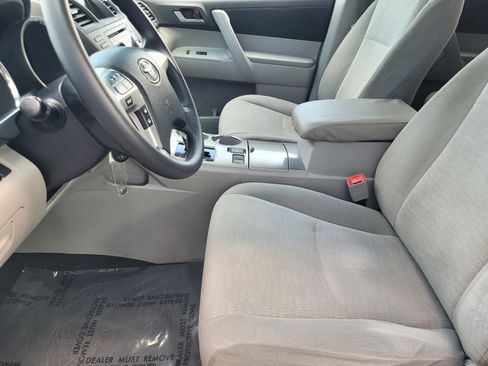 Used 2012 Toyota Highlander FWD w/ Tech Pkg image 21