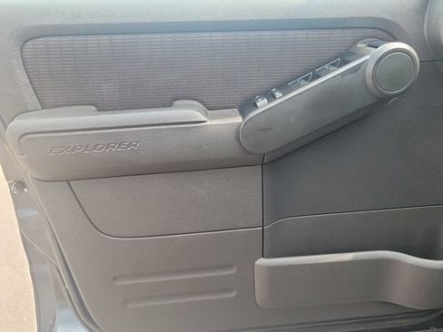 Used 2010 Ford Explorer Sport Trac XLT AWD/4WD image 12