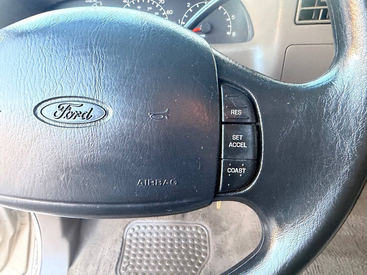 Used 1999 Ford F250 Lariat RWD image 21