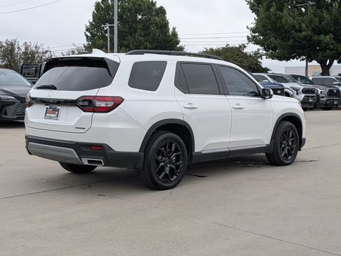 Used 2025 Honda Pilot Touring image 6