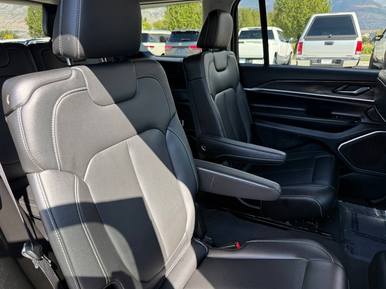 Used 2024 Jeep Grand Cherokee L Limited w/ Black Appearance Package AWD/4WD image 22