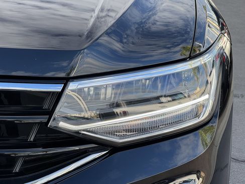 Certified 2024 Volkswagen Tiguan SE R-Line image 6