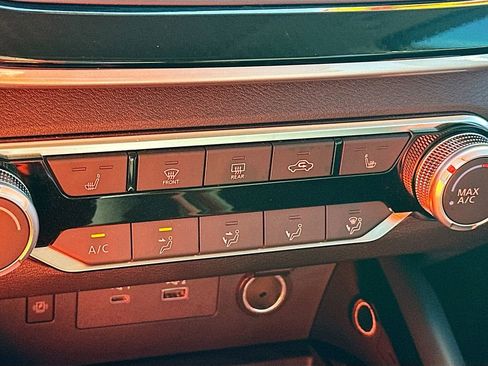 Used 2024 Nissan Altima 2.5 SR w/ SR Premium Package image 27