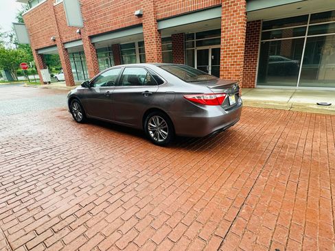 Used 2017 Toyota Camry SE FWD image 4