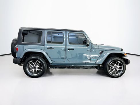 Used 2024 Jeep Wrangler Unlimited w/ Convenience Group AWD/4WD image 10