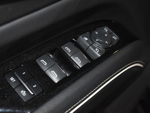 Used 2023 Cadillac Escalade ESV Luxury image 6