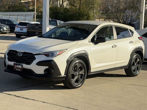 Used 2024 Subaru Crosstrek 2.0i image 3
