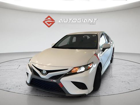Used 2019 Toyota Camry SE FWD image 1