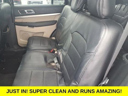 Used 2019 Ford Explorer XLT image 10