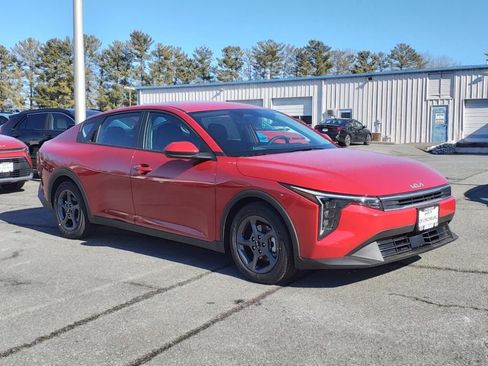 New 2025 Kia K4 LXS image 2