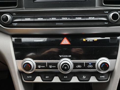 Used 2020 Hyundai Elantra SE image 16