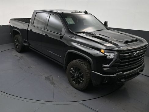 Used 2026 Chevrolet Silverado 2500 High Country w/ High Country Premium Package AWD/4WD image 17