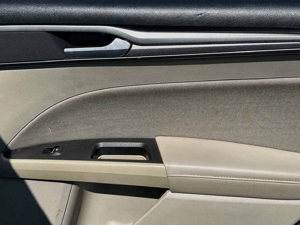 Used 2020 Ford Fusion SE FWD image 34