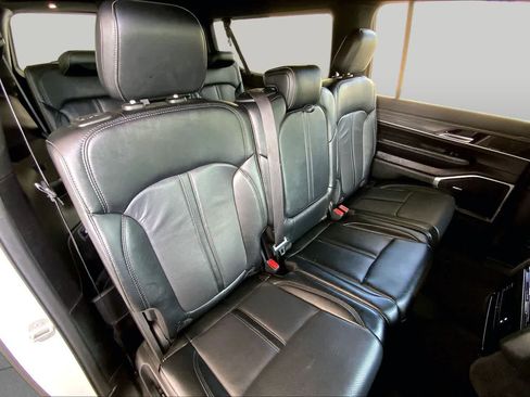 Used 2024 Jeep Wagoneer L Series II w/ Flexible Seating Group AWD/4WD image 19