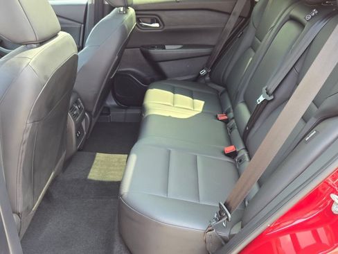Used 2024 Nissan Rogue SV w/ SV Premium Package AWD/4WD image 18