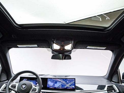 Certified 2025 BMW X7 xDrive40i w/ M Sport Package image 17