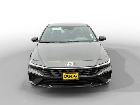 New 2025 Hyundai Elantra SEL image 8