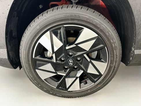 Used 2025 Hyundai Kona SEL AWD/4WD image 35