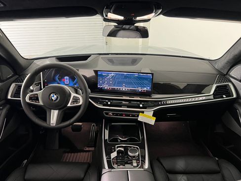 Used 2026 BMW X7 xDrive40i w/ M Sport Package AWD/4WD image 16